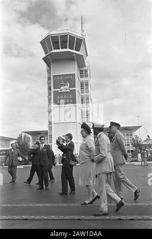 Queen Juliana addio all'imperatore Haile Selassie all'aeroporto di Addis Abeba Data: 5 febbraio 1969 luogo: Addis Abeba, Etiopia Parole Chiave: Addio, regine, aeroporti Nome Persona: Haile Selassie, imperatore di Etiopia, Juliana, regina Foto Stock