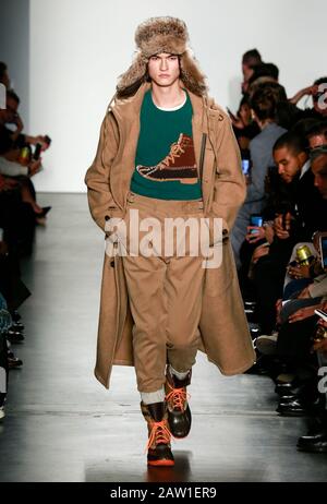 New York, NY - 05 febbraio 2020: Un modello cammina la pista alla sfilata Todd Snyder Autunno Inverno 2020 durante la settimana della moda di New York Foto Stock