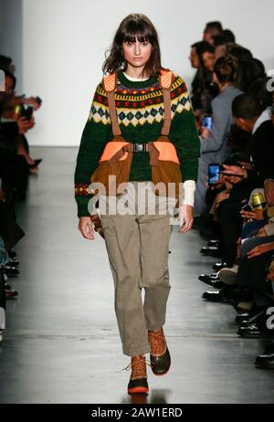 New York, NY - 05 febbraio 2020: Un modello cammina la pista alla sfilata Todd Snyder Autunno Inverno 2020 durante la settimana della moda di New York Foto Stock