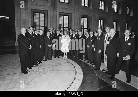 Regina Juliana riceve membri del Consiglio d'Europa nel Palazzo reale di Amsterdam Data: 23 giugno 1978 Località: Amsterdam, Noord-Holland Parole Chiave: Queens, entrate, palazzi Nome Persona: Juliana, regina Foto Stock