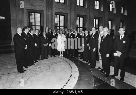 Regina Juliana riceve membri del Consiglio d'Europa nel Palazzo reale di Amsterdam Data: 23 giugno 1978 Località: Amsterdam, Noord-Holland Parole Chiave: Queens, entrate, palazzi Nome Persona: Juliana, regina Foto Stock