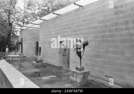 Apertura mostra scultura a Sonsbeek Data: 26 maggio 1966 luogo: Arnhem Parole Chiave: Immagini, scultura, mostre, mostre d'arte Foto Stock