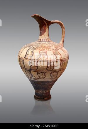 Caraffa Minoan decorata con disegno geometrico, Zafer Papoura 1400-1250 a.C.; Museo Archeologico di Heraklion, sfondo grigio Foto Stock