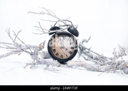 Ora Legale. ORA LEGALE. L'orologio va all'ora legale. Ruota il tempo in avanti. Foto astratta di cambiare tempo in primavera. Foto Stock