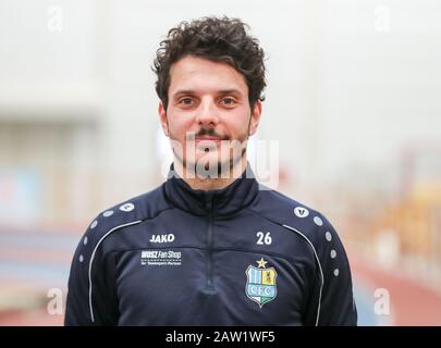 04 febbraio 2020, Sassonia, Chemnitz: Philipp Hosiner, attaccante per Chemnitzer FC, la terza squadra di calcio di campionato, è in piedi nella sala atletica dopo il test sui lattati. Hosiner è stato trasferito dal club austriaco della prima divisione SK Sturm Graz a CFC nel settembre 2019. Lo scontrino sta diventando sempre più importante per il club. Foto: Jan Woitas/dpa-Zentralbild/dpa Foto Stock