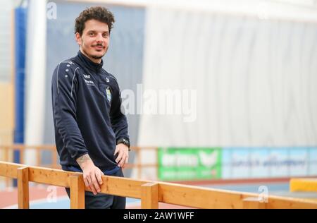 04 febbraio 2020, Sassonia, Chemnitz: Philipp Hosiner, attaccante per Chemnitzer FC, la terza squadra di calcio di campionato, è in piedi nella sala atletica dopo il test sui lattati. Hosiner è stato trasferito dal club austriaco della prima divisione SK Sturm Graz a CFC nel settembre 2019. Lo scontrino sta diventando sempre più importante per il club. Foto: Jan Woitas/dpa-Zentralbild/dpa Foto Stock