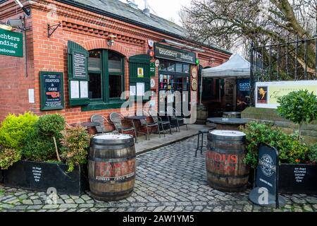 Teuchters Landing pub e ristorante su Dock Place a Leith, Edimburgo, Scozia, Regno Unito Foto Stock