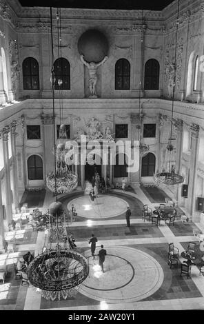 Queen Juliana riceve i membri della Federazione dei Club delle Donne negli Stati Uniti Sommario dei Cittadini nel Palazzo reale Data: 1 luglio 1969 posizione: Amsterdam, Noord-Holland Parole Chiave: Regine, ricevimenti, palazzi Foto Stock