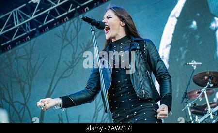 Copenaghen, Danimarca. 21st, 2018. Nightwish, la band sinfonica finlandese del metallo, si esibisce in concerto dal vivo durante il festival danese del heavy metal, Copenaghen 2018. Qui il cantante Floor Jansen è visto dal vivo sul palco. (Photo Credit: Gonzales Photo - Nikolaj Bransholm). Foto Stock