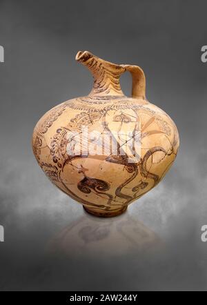 Caraffa minoica greca decorata con fogliame design, Cnosso-Venizeleio 1450-1450 a.C., Museo Archeologico di Heraklion, sfondo grigio Foto Stock