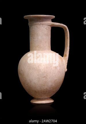 Caraffa minoica in pietra del Cnosso-Isopata "tomba reale" 1600-1500 a.C., Museo Archeologico di Heraklion, sfondo nero. Foto Stock