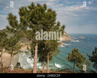 Scogliere e spiagge della costa settentrionale della Spagna Foto Stock