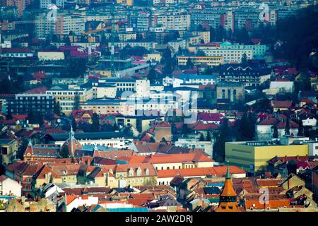 La parte laterale vecchia della città vista dall'alto. Brasov, Romania Foto Stock