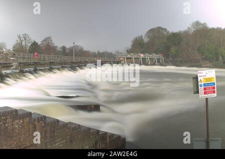 Weir e Sign di Boulter, Maidenhead Foto Stock