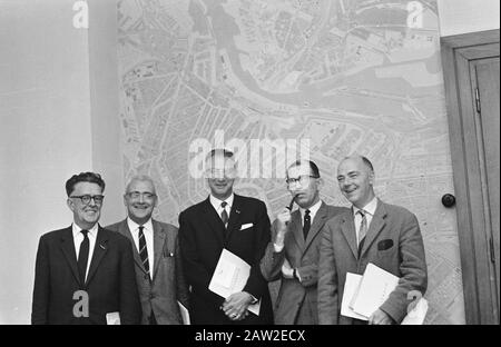 Conferenza stampa sul tunnel IJ. Roy, Bijlaard, di Hull, Jansen, Takkenberg Data: 8 settembre 1961 Parole Chiave: Conferenze stampa Persona Nome: J. Roy Foto Stock