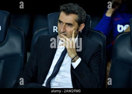 Barcellona, SPAGNA - OTTOBRE 06: Ernesto Valverde, allenatore del FC Barcelona prima della partita de la Liga tra FC Barcelona e Sevilla FC al Camp Nou on o Foto Stock