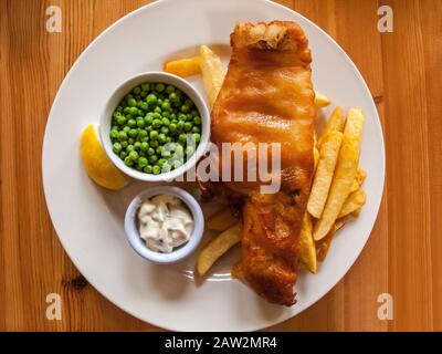 Piatto di pesce e patatine fritte Foto Stock