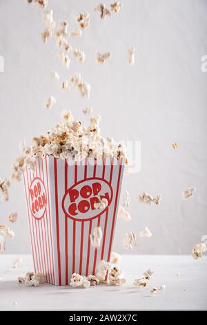 Pop corn classico rosso e bianco retrò Foto Stock