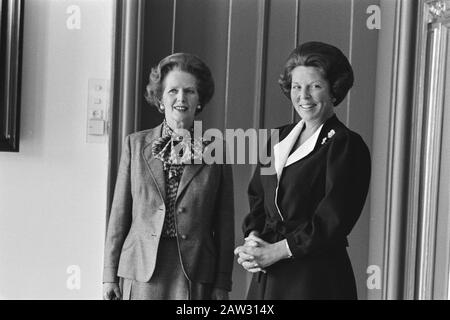 Visita Del Primo Ministro Britannico Margaret Thatcher Primo Ministro Thatcher (L) E Della Regina Beatrix Data: 19 Settembre 1983 Parole Chiave: Queens, Primi Ministri, Ritratti Persona Nome: Beatrix (Regina Olanda), Thatcher Margaret Foto Stock