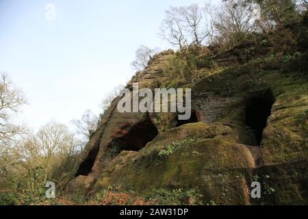 Grotte di roccia di Nanny sul bordo di Kinver, Staffordshire, Inghilterra, Regno Unito. Foto Stock