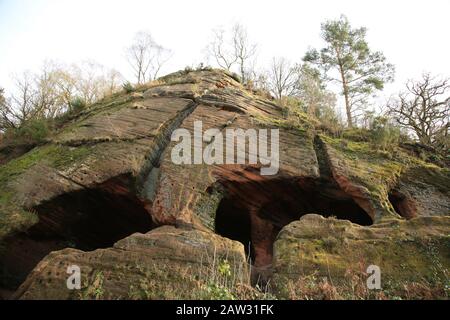 Grotte di roccia di Nanny sul bordo di Kinver, Staffordshire, Inghilterra, Regno Unito. Foto Stock