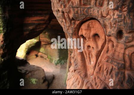 Grotte di roccia di Nanny sul bordo di Kinver, Staffordshire, Inghilterra, Regno Unito. Foto Stock