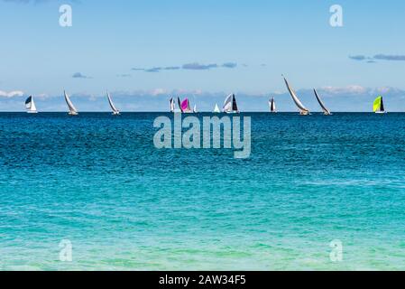 Corse di yacht da Grand Anse Beach, St George's, Grenada Foto Stock