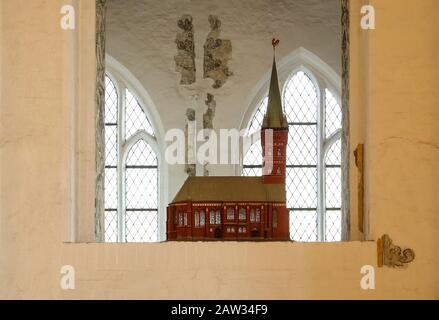 Una versione in miniatura della chiesa di San Petri a Lübeck, Germania. Foto Stock
