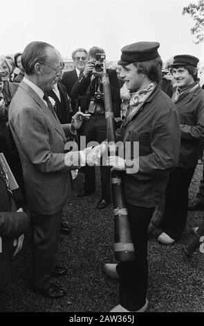 Prince Bernhard visitò la regione di Twente; Visiting Geesteren (Tubbergen) Data: 31 ottobre 1978 luogo: Geesteren, Overijssel, Tubbergen, Twente Parole Chiave: Visita, corna di metà inverno, principi Persona Nome: Bernhard (Prince Olanda) Foto Stock