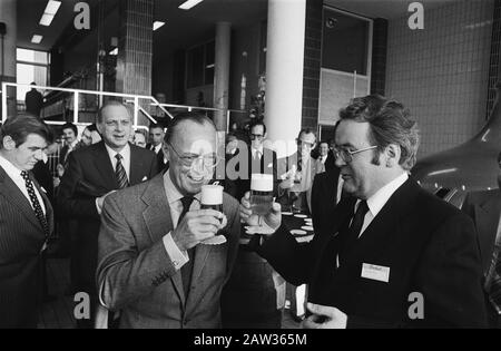 Prince Bernhard Visita la regione di Twente; Visita la birreria di Grolsch Data: 31 ottobre 1978 luogo: Overijssel, Twente Parole Chiave: Birrifici, visita Princes Persona Nome: Bernhard, Prince Foto Stock