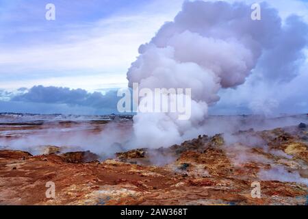 Area geotermica di Gunnuhver nella penisola di reykjavik Islanda . Foto Stock