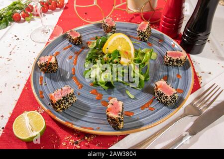 Tonno rosso satinato al sesamo Foto Stock