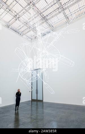 Londra, Regno Unito. 6th Feb, 2020. Fig. (0), 2020 - Cerith Wyn Evans mostra un nuovo lavoro a White Cube, Bermondsey, Londra. È dotato di installazione, scultura e pittura installati in tutta la galleria. Credito: Guy Bell/Alamy Live News Foto Stock
