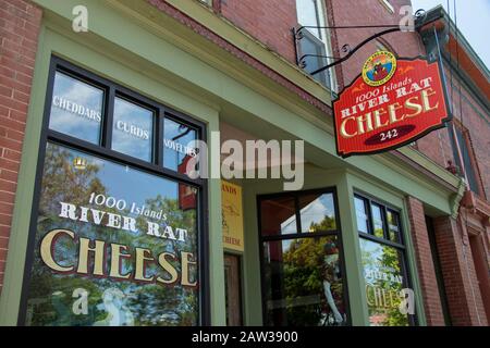 26 Luglio 2019 - Città Di Clayton, Ny, Usa : 1000 Islands River Hat Cheese Front Facade Store, Downtown Foto Stock