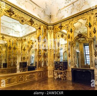 Vienna, Austria - 13 Agosto 2019: Goldenes Zimmer (Gold Room) Museo D'Arte A Unteres Belvedere Palace, Vienna, Austria Foto Stock