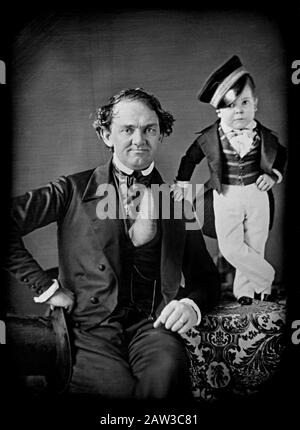 1848 ca , USA : la radice americana di Samuel o Marco Aurelio Root alias P.T. Barnum ( 1810 - 1891 ) e famoso centrocampista Generale TOM THUMB ( 1838 - 1883 ) Foto Stock