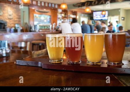 26 luglio 2019 - Città di Clayton, New York, USA: Degustazione di birra, degustazione, birrificio in barca a legna Foto Stock