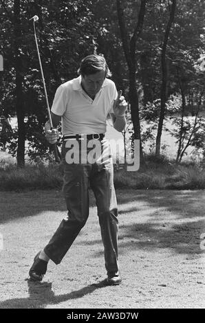 Prince Claus At American Express Pro Am Golf Tournament A Hilversum Data: 7 Agosto 1974 Luogo: Hilversum Parole Chiave: Princes Nome Persona: Claus, Prince Foto Stock