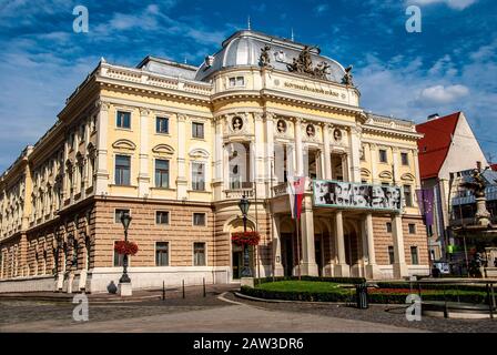 L'antico edificio del Teatro Nazionale Slovacco in stile neorinascimentale a Bratislava Foto Stock