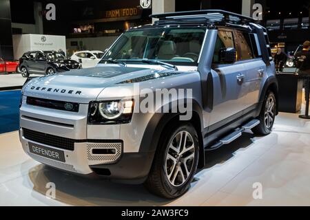 Bruxelles - 9 GENNAIO 2020: Il nuovo modello Land Rover Defender presentato al Motor Show di Bruxelles Autosalon 2020. Foto Stock