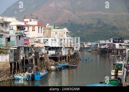 Villaggio di pescatori di Tai-o - case sul fiume nel villaggio di Tai-o, Isola di Lantau Hong Kong Asia Foto Stock
