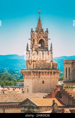 Avignone, Provenza, Francia. Antica Torre Dell'Orologio Jaquemart Ad Avignone, Provenza, Francia Foto Stock