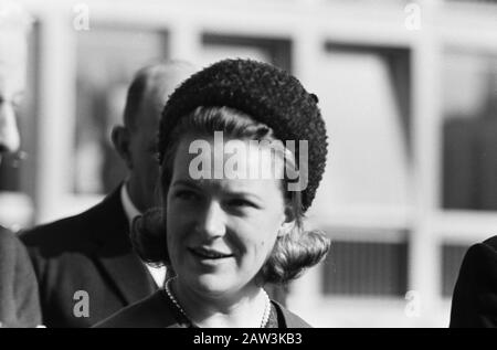 La principessa Irene ha trascorso una visita al liceo Thomas a Kempis a Zwolle. Principessa Data: 21 ottobre 1963 Località: Overijssel, Zwolle Parole Chiave: Scuole, visite, principesse Nome Persona: Irene, principessa Foto Stock