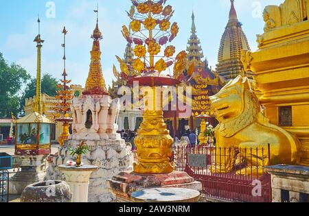 I terreni della Pagoda Shwezigon vanta molti santuari medievali e stupa, decorati con dorature, sculture, stampaggio, sculture e altri dettagli di Mon A. Foto Stock