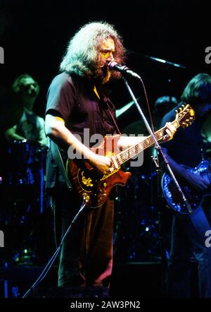 Jerry Garcia dei Grateful Dead al Rainbow Theatre di Londra 1977 Foto Stock