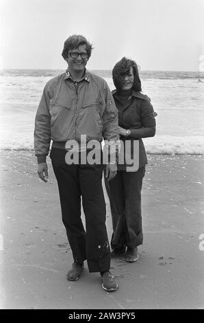 Principessa Margriet con suo marito e figli in vacanza a Schiermonnikoog, Margriet e Pieter Data: 12 maggio 1973 Località: Friesland, Schiermonnikoog Parole Chiave: Principi, principesse, vacanze Persona Nome: Margriet, principessa, Peter Foto Stock