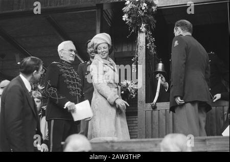 La Principessa Beatrix aprì il nuovo centro equestre al Centro Equestre militare Marcroix nella caserma Bernhard della principessa Amersfoort, scuole di equitazione, porti, Beatrix, Principessa Data: 20 marzo 1979 Ubicazione: Amersfoort Parole Chiave: Stalle, aperture, principesse Nome: Beatrix, principessa Foto Stock