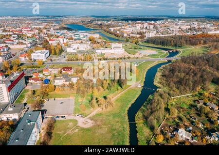 Lida, Bielorussia. Veduta Aerea Dell'Uccello Dello Skyline Della Città. Lida zona residenziale in Sunny Autumn Day. Foto Stock