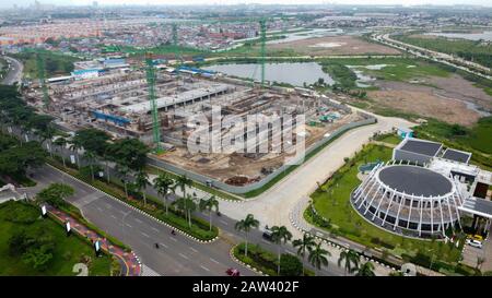 GIACARTA. INDONESIA - 7 FEBBRAIO 2020: VEDUTA AEREA. EON MALL Jakarta Garden City, EON è Il più Grande centro commerciale di Giacarta Est. Foto Stock