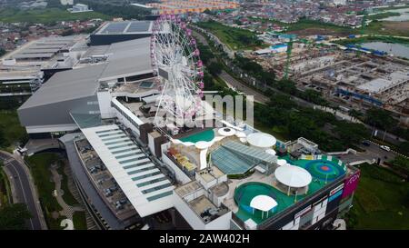 GIACARTA. INDONESIA - 7 FEBBRAIO 2020: VEDUTA AEREA. EON MALL Jakarta Garden City, EON è Il più Grande centro commerciale di Giacarta Est. Foto Stock